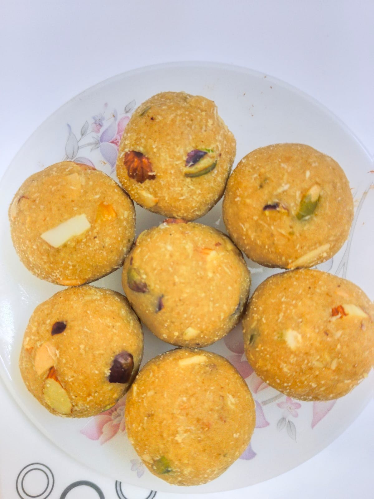 Gondh Ladoo