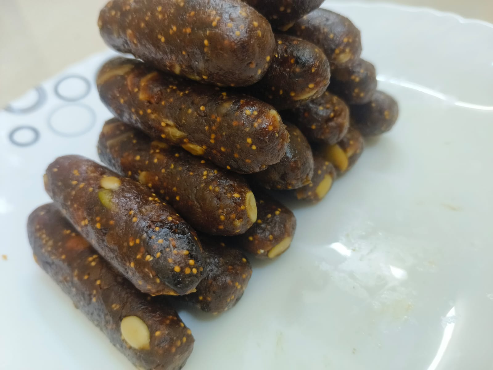 Anjeer Rolls
